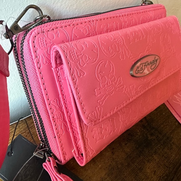 Ed Hardy Vibrant Pink Skull Embossed Crossbody Bag Wallet with Wristlet NWT - Picture 6 of 10